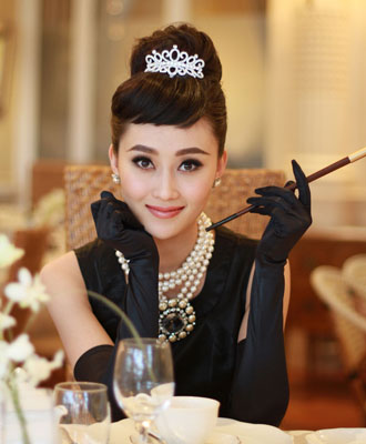 Lin Peng в образе Audrey Hepburn..jpg